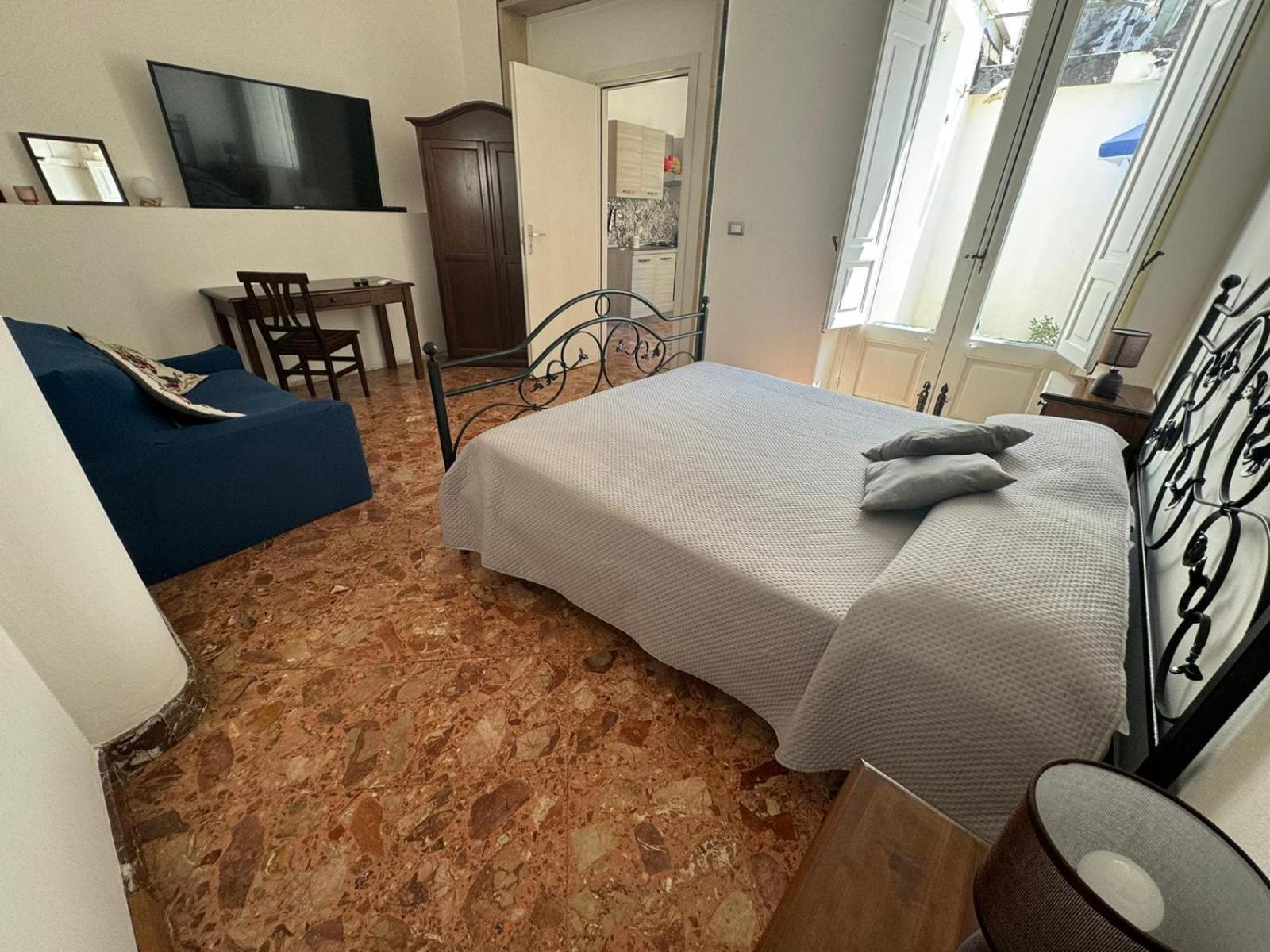 Arco Del Vescovo 2 Apartment Ачиреале Екстериор снимка